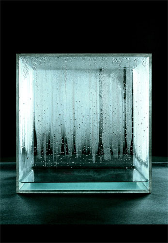 Hans Haacke, Kondensationsw�rfel, 1963/1965<br/>Plexiglas, Wasser, 30,4 x 30,4 x 30,4 cm, Edition: 10<br/>� the artist, courtesy Galerie Sfeir-Semler<br/>