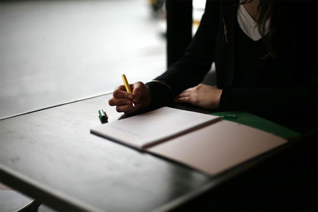 Ryan Gander, Note to Self - Rethink the idea of a self portrait, 2009<br/>Photograph, 10 x 15 cm Image � Ryan Gander, courtesy gb agency, Paris<br/>